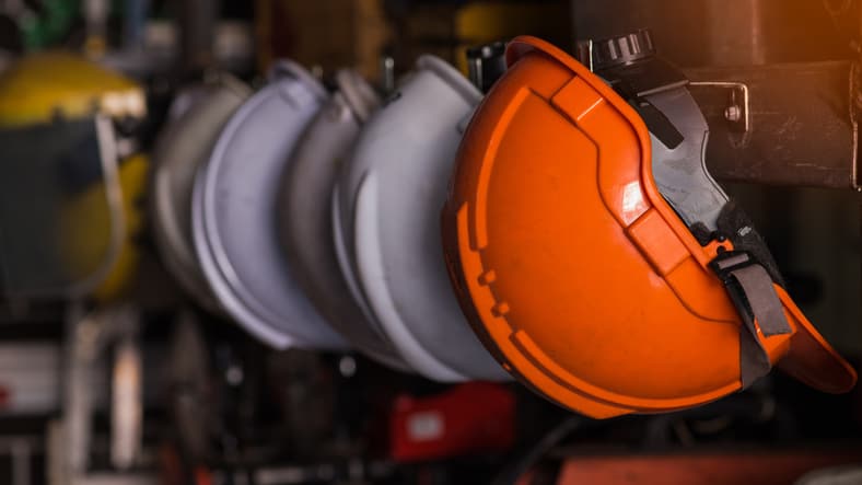 Hard helmets that workers use to comply with ISO 45001 2018