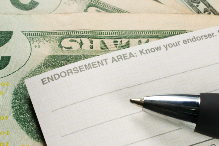 Finding the spot to endorse a check, easy to find thanks to ANSI X9.100-111-2018.