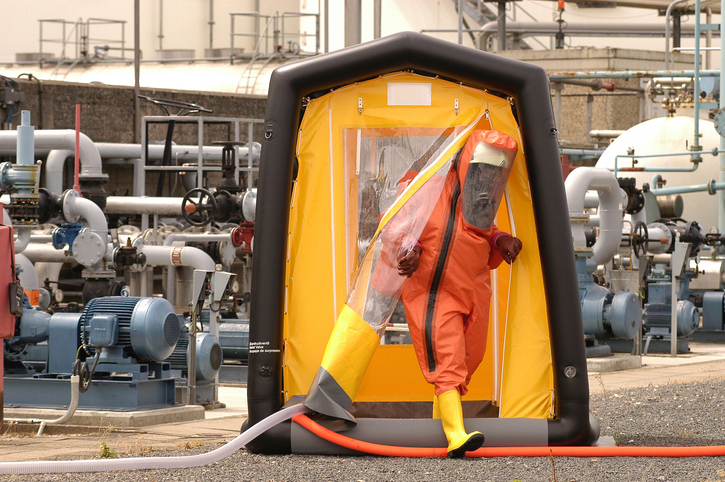 Decontamination Shower Requirements in ANSI/ISEA 113